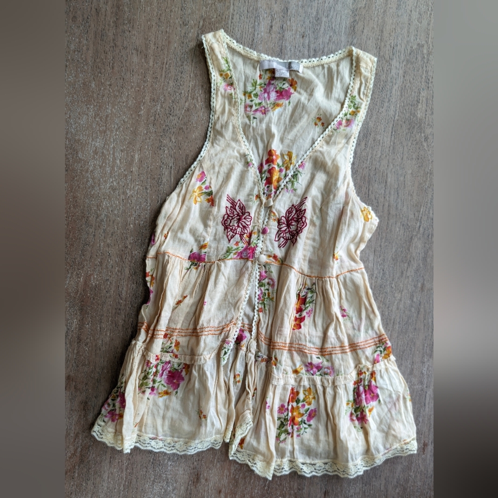 Forever 21 cotton floral and lace top size small